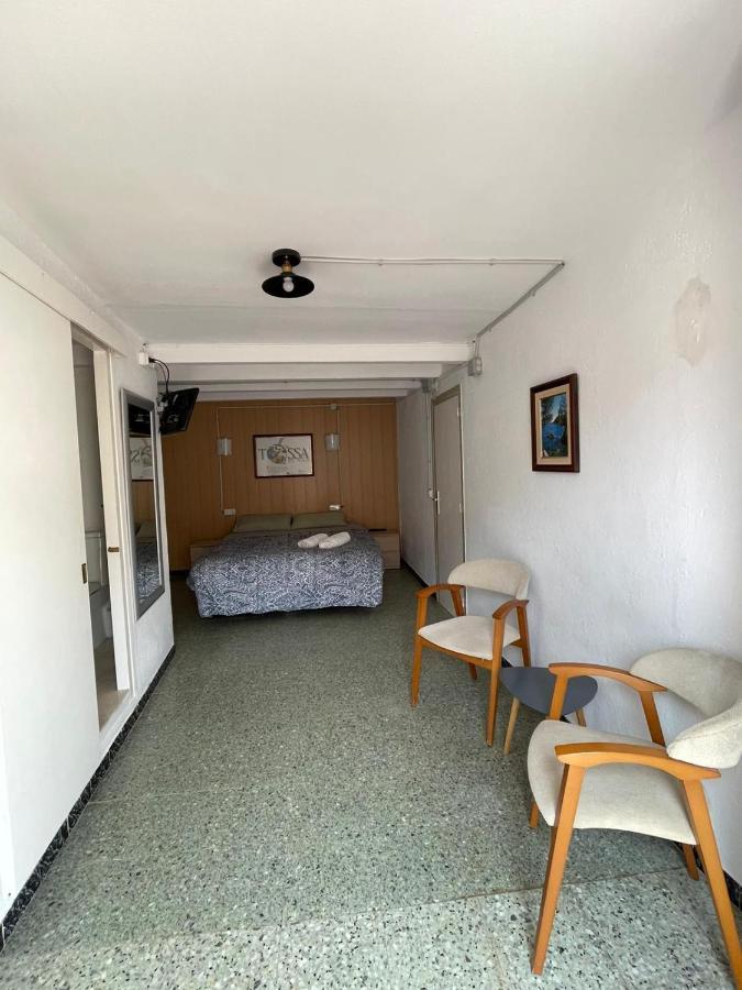 P&R Hostals Maria Rosa Tossa de Mar Exteriör bild
