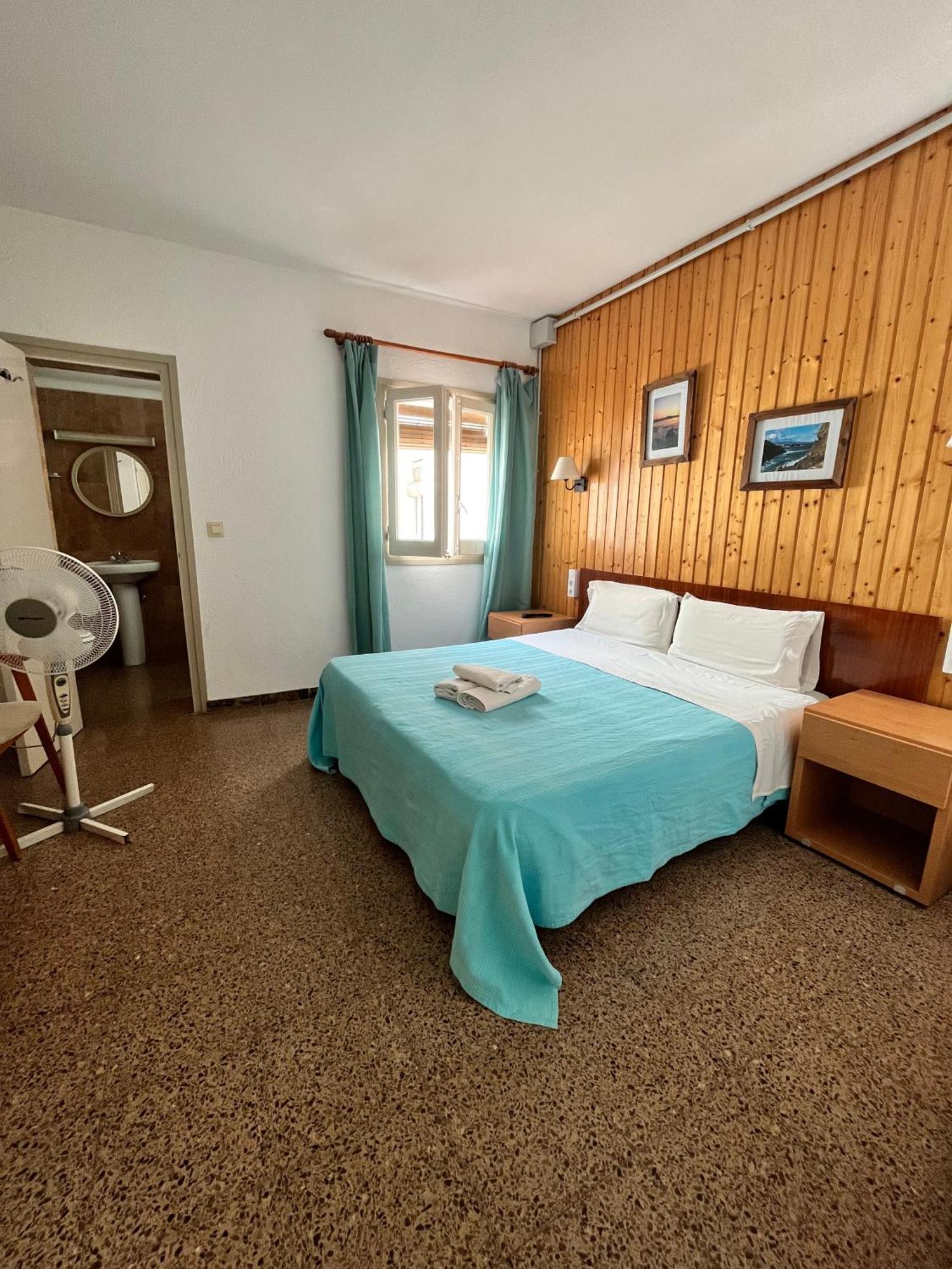 P&R Hostals Maria Rosa Tossa de Mar Exteriör bild